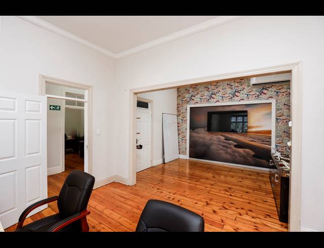 350M² BUILDING FOR SALE IN ESSENWOOD